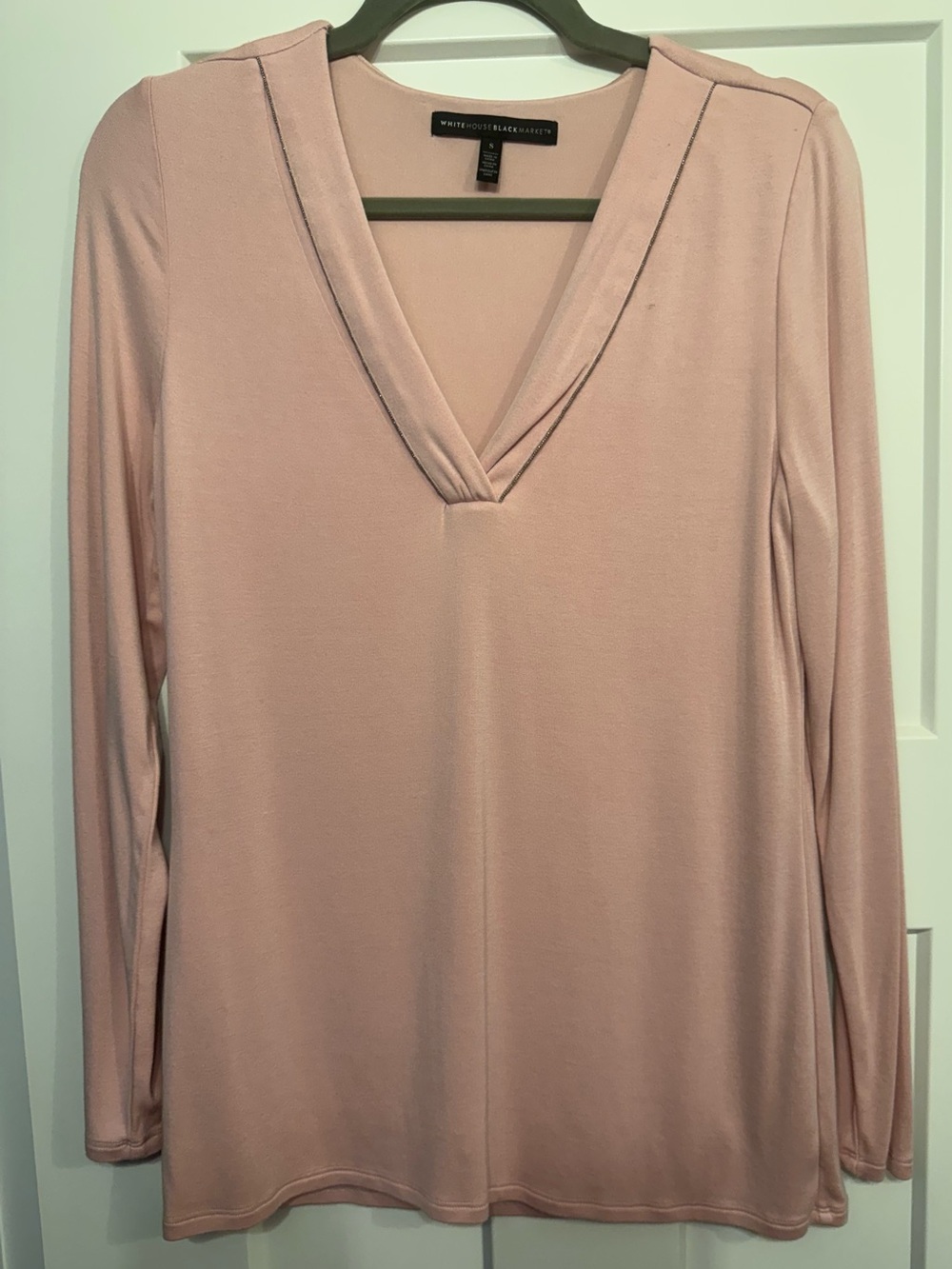 White House Black Market Blush Pink Crewneck Top. The body is lined & very soft